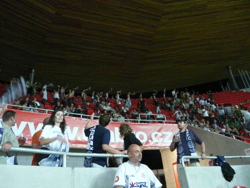 Fanaticoooos v SynotTip aren